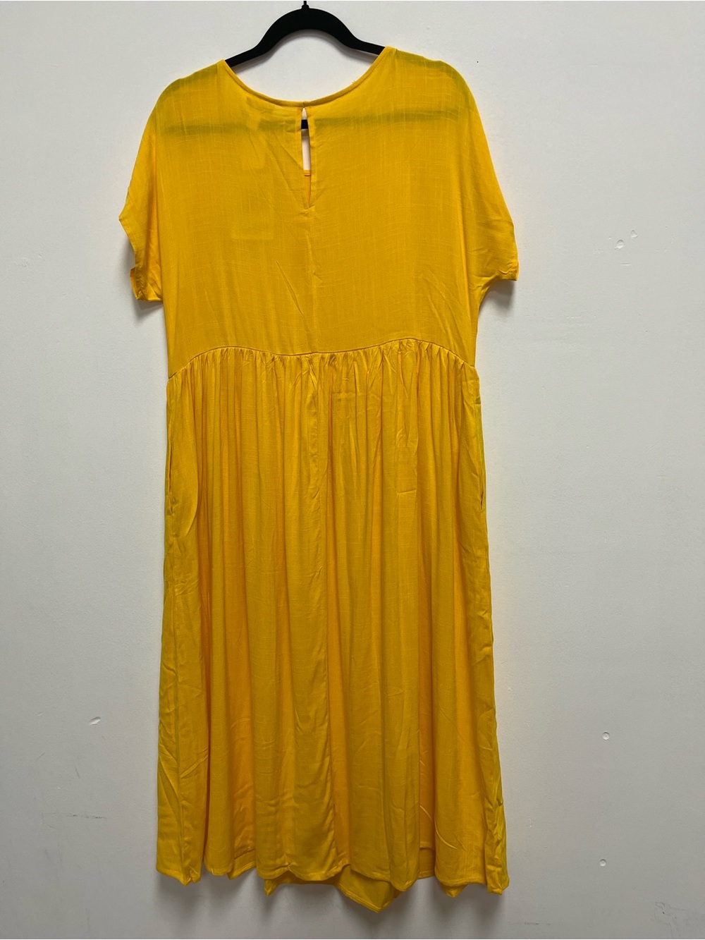 NWT Lorene bright Yellow Short Sleeve Midi Dress